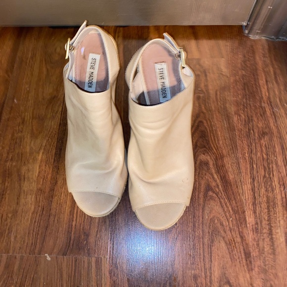 STEVE MADDEN ESPADRILLE: high wedge sandal! Slip on or adjust - Picture 2 of 3